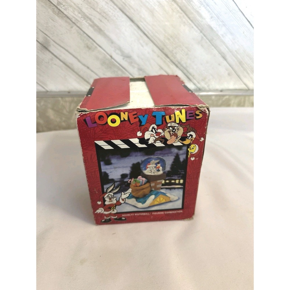 Vintage 1996 Looney Tunes Bugs Bunny Santa Christmas Snow Globe Waterball Matrix